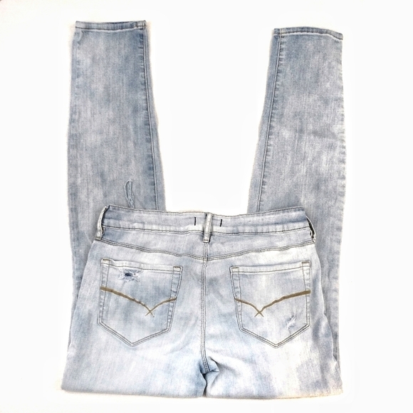 Bullhead Black Skinniest Light Wash Jeans - Picture 3 of 7